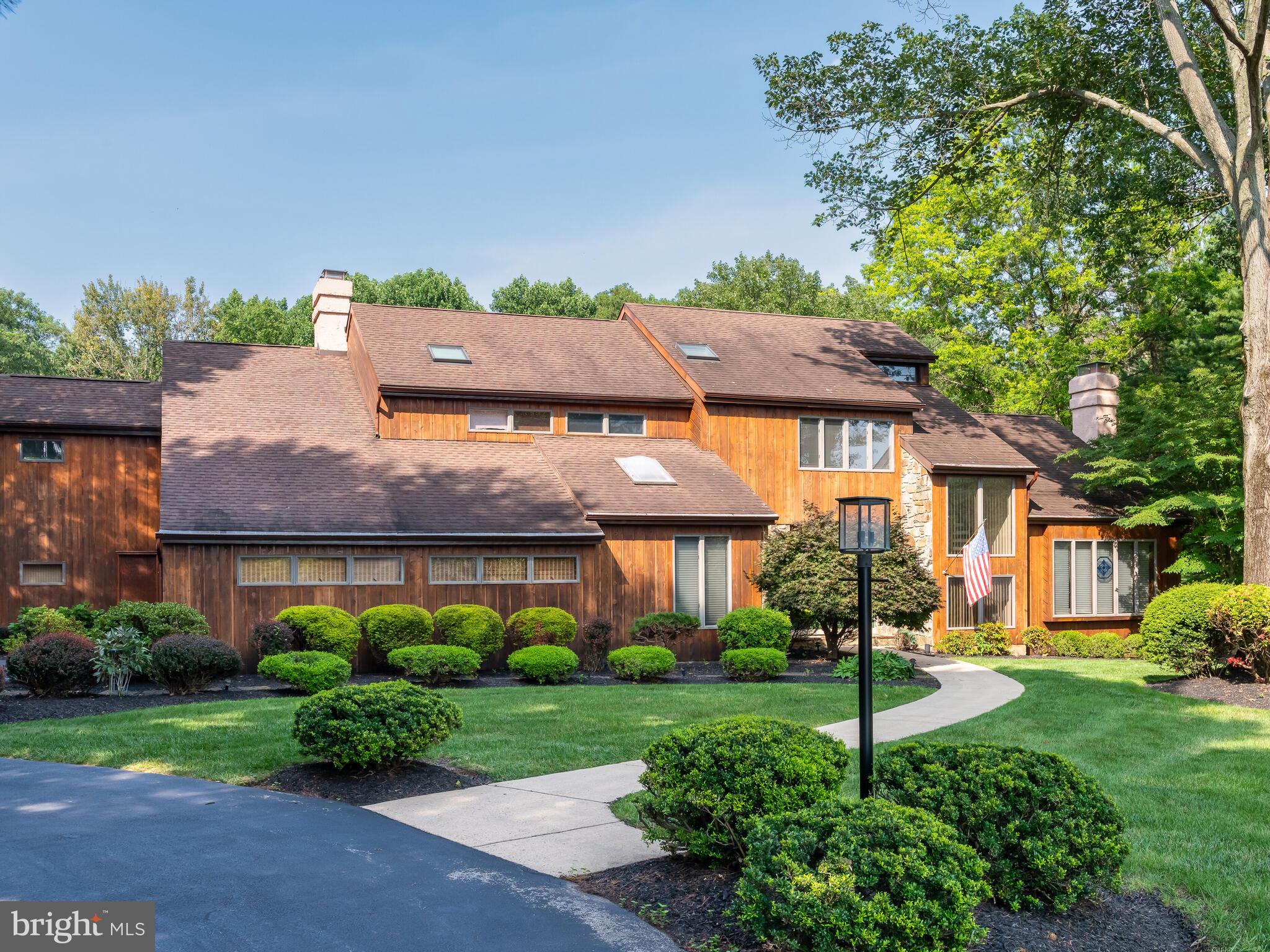 SHADOW OAK - Residential