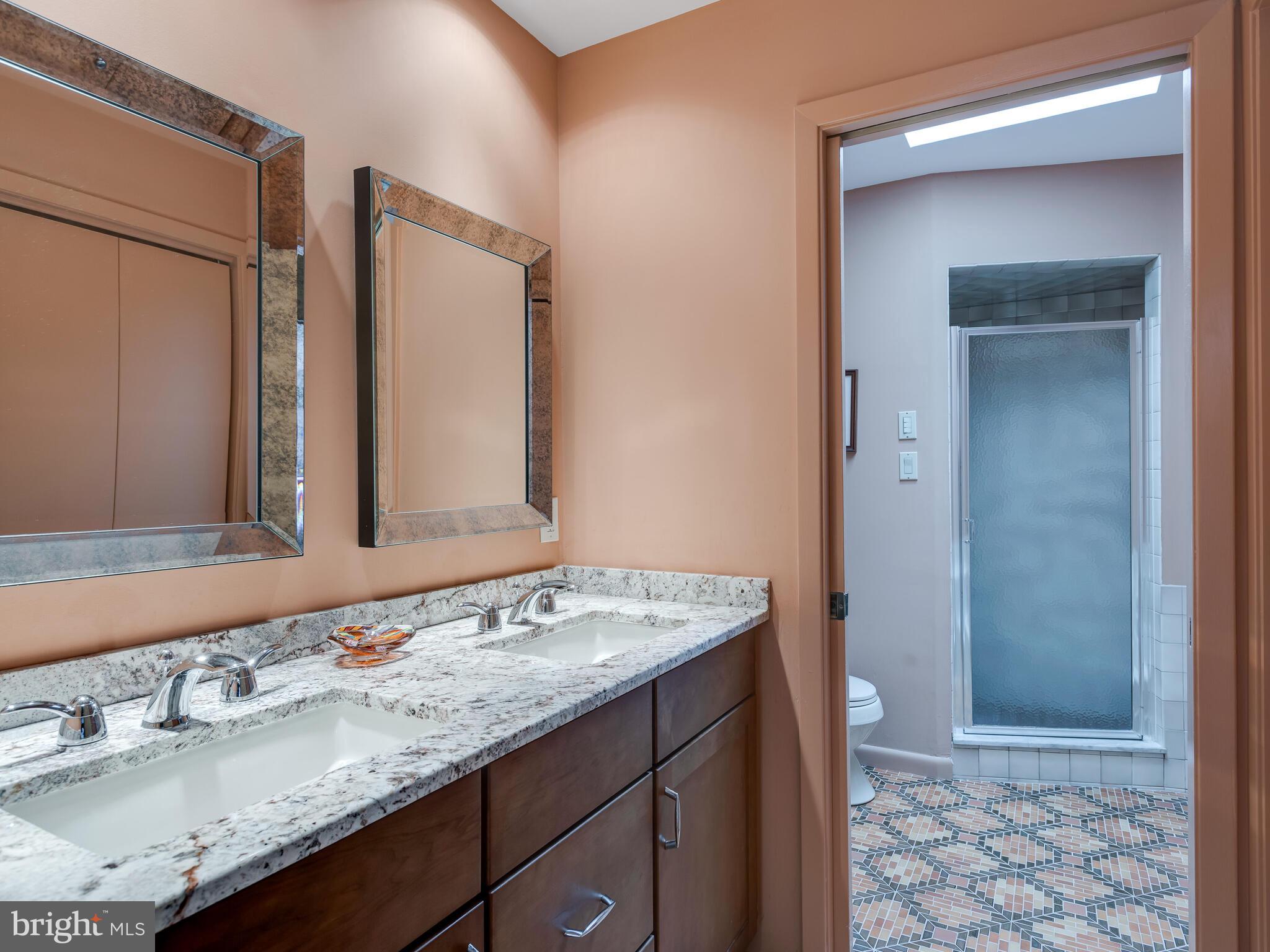 SHADOW OAK - Residential