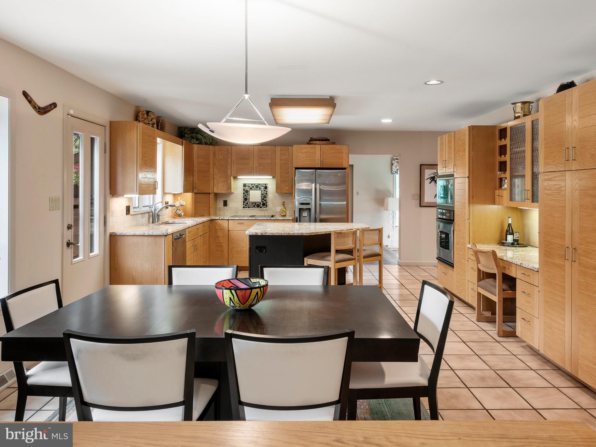 SHADOW OAK - Residential