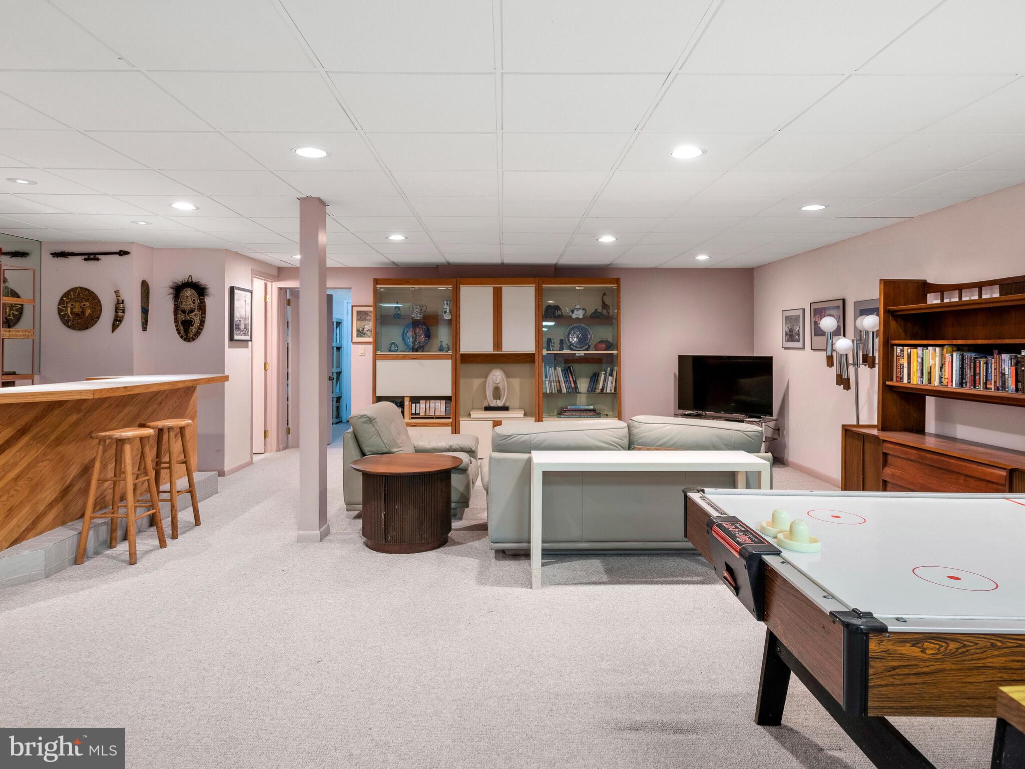 SHADOW OAK - Residential