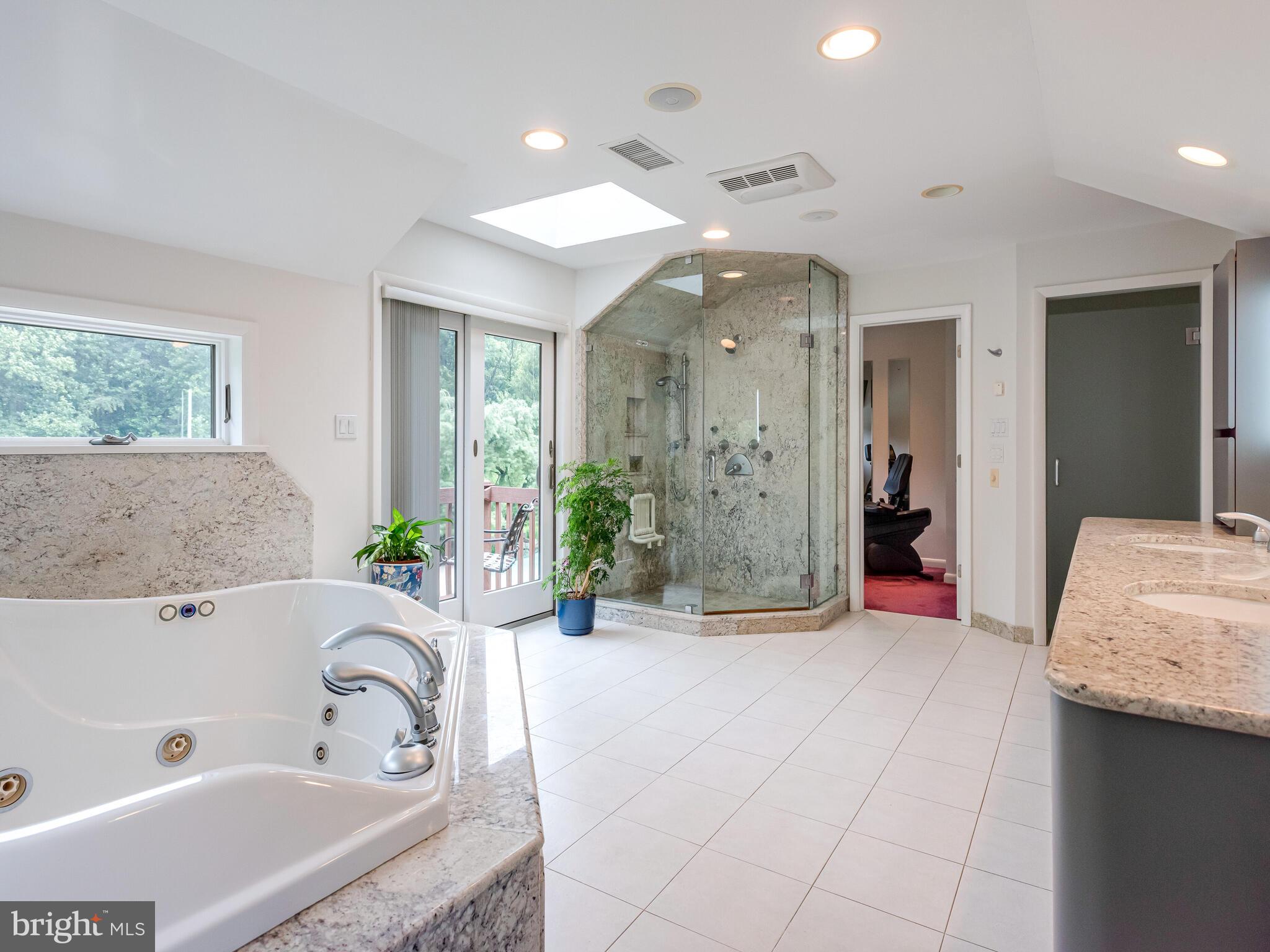 SHADOW OAK - Residential