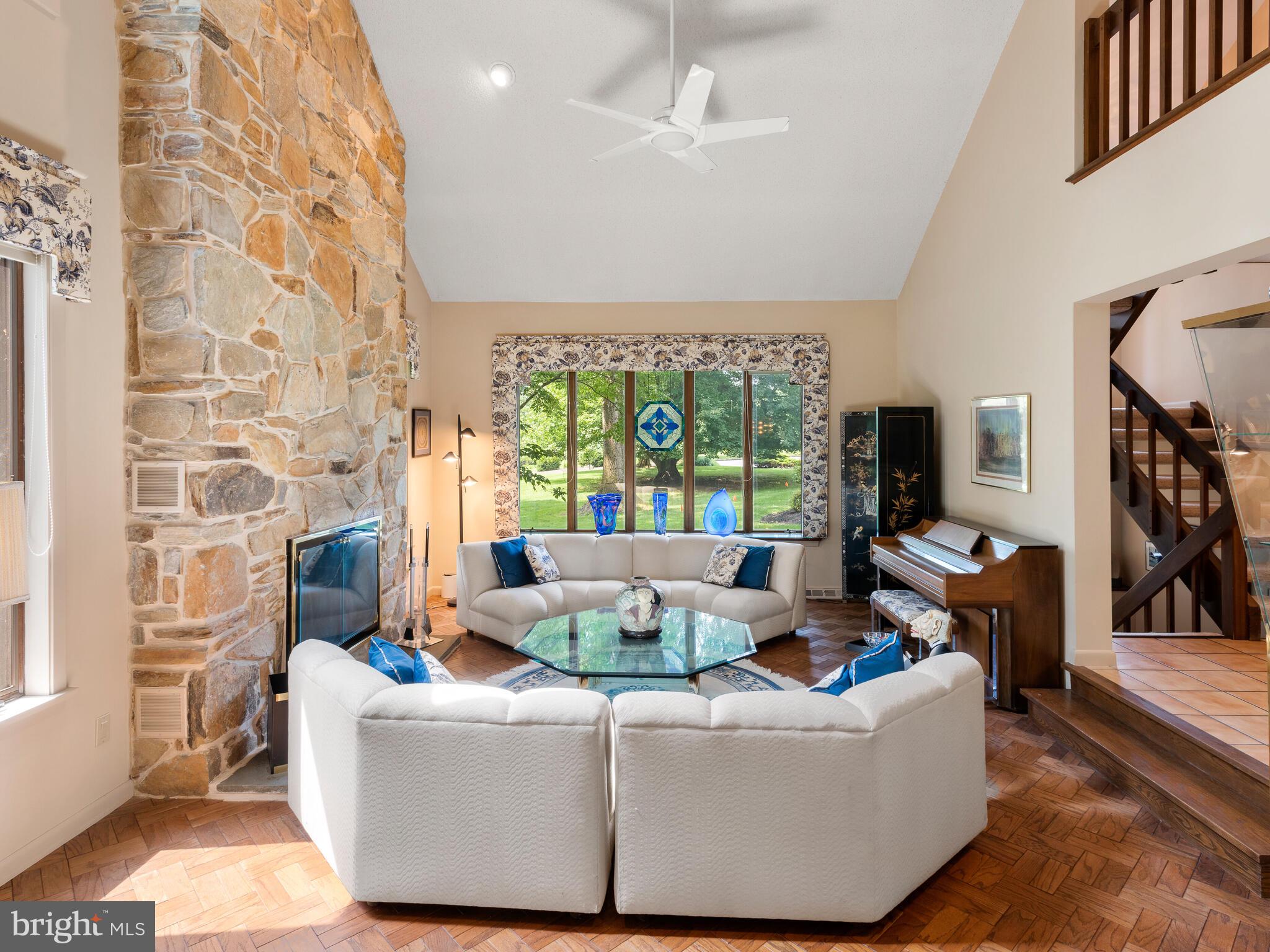 SHADOW OAK - Residential