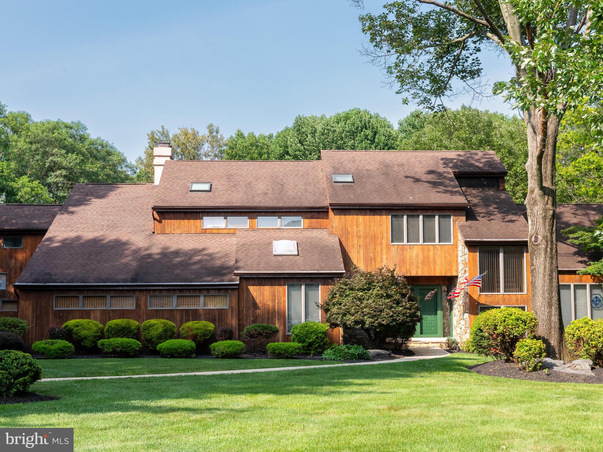 SHADOW OAK - Residential