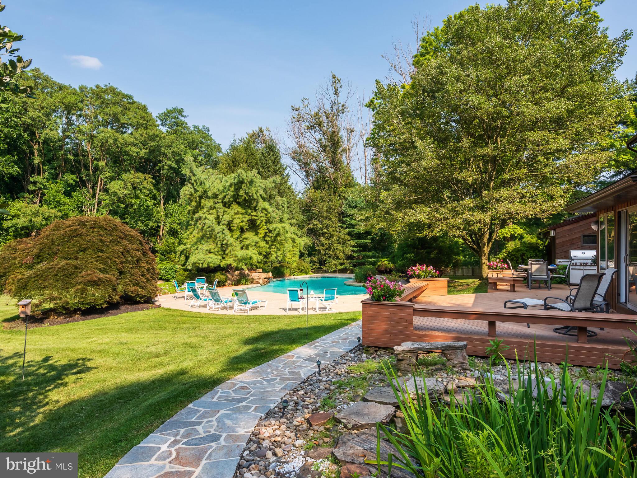 SHADOW OAK - Residential