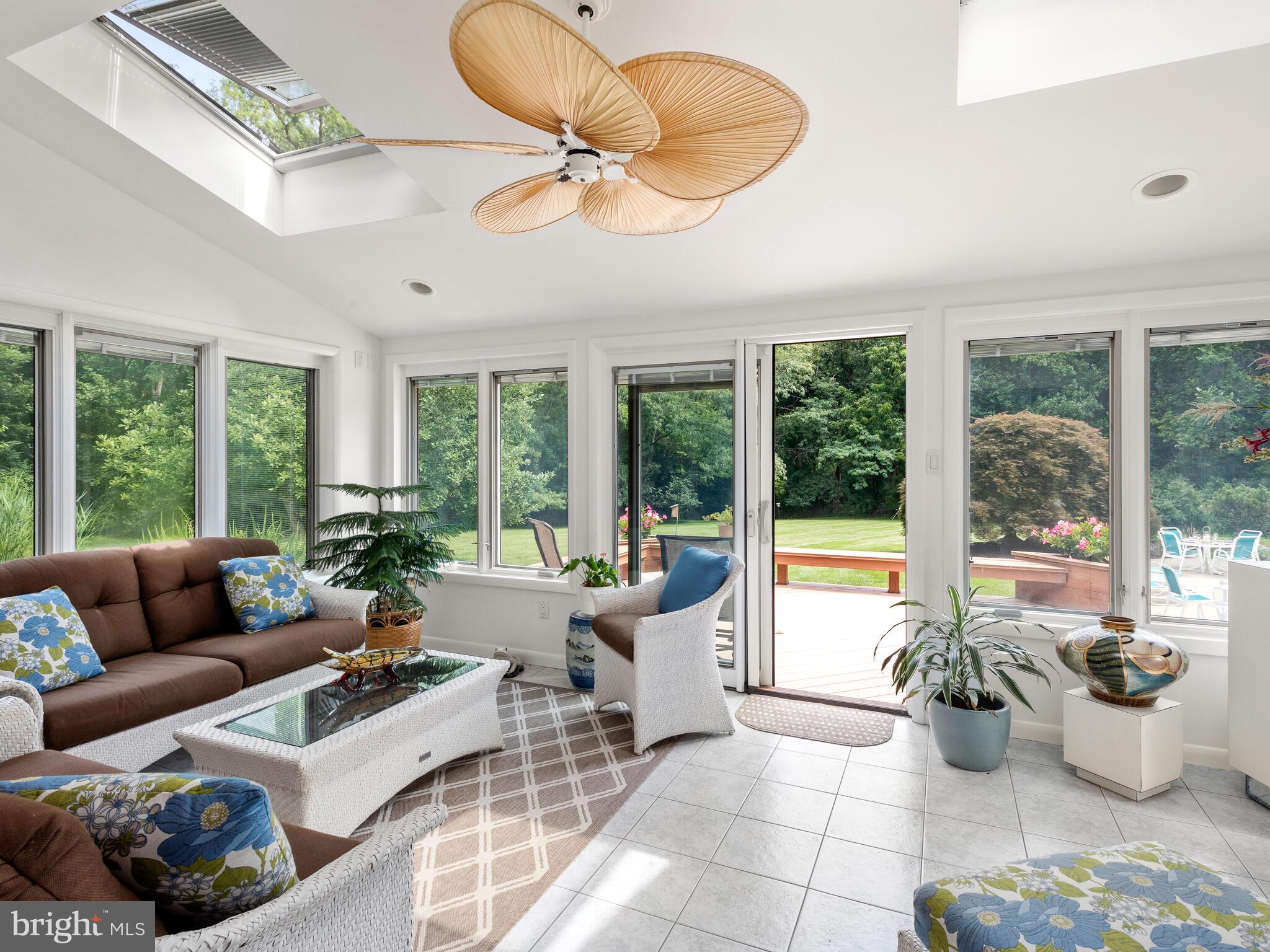 SHADOW OAK - Residential