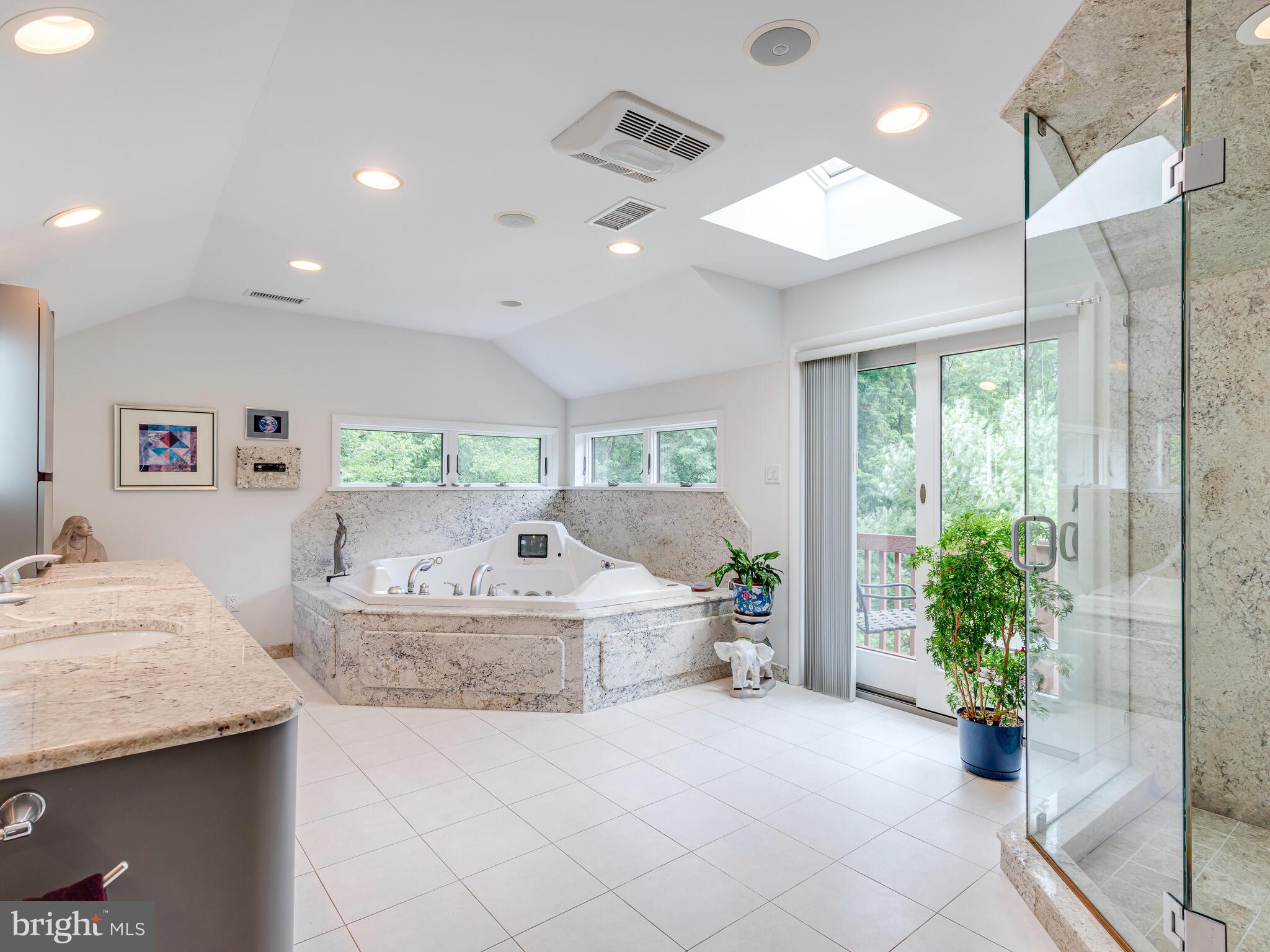 SHADOW OAK - Residential