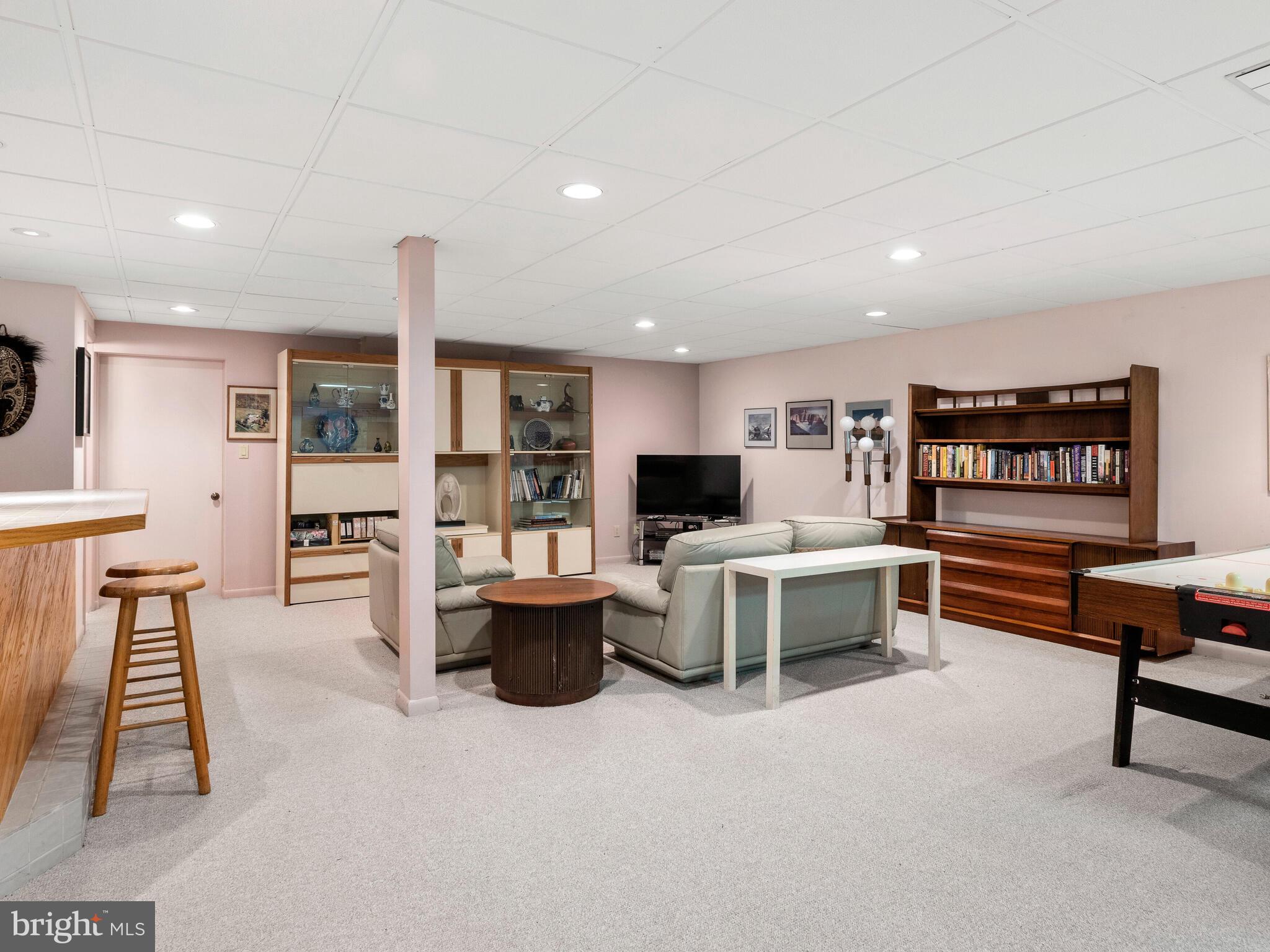 SHADOW OAK - Residential