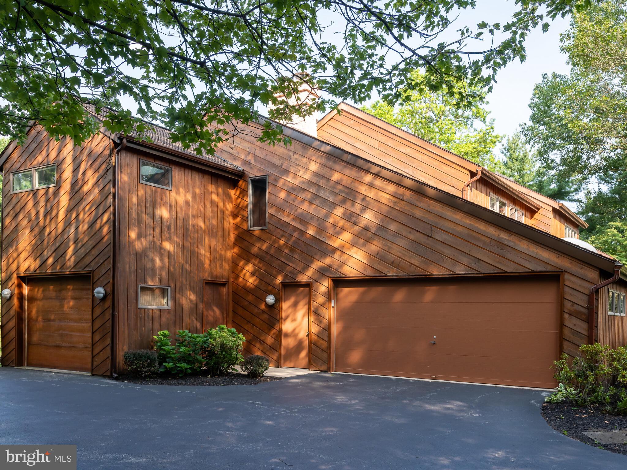 SHADOW OAK - Residential