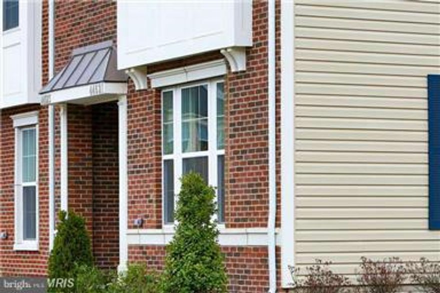 Beautiful,End Unit,never lived in before, 2 level , 3bdrm , 2 full and 1 half bath, one car garage, 1542 sqft condo with hardwood floor on the main level, carpet flooring on the upper level.  Standard size washer and dryer on the upper level.  Kitchen has stainless steel appliances and granite countertops.  Window blinds and garage door opener to be installed.