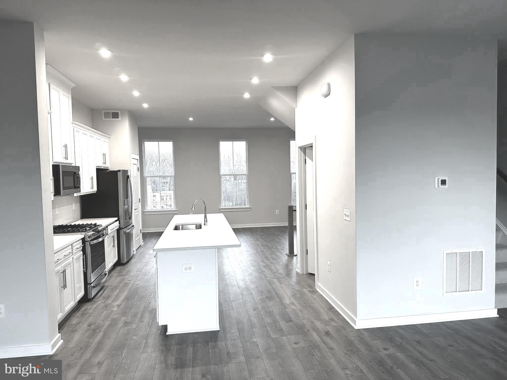 POTOMAC SHORES - Residential Lease