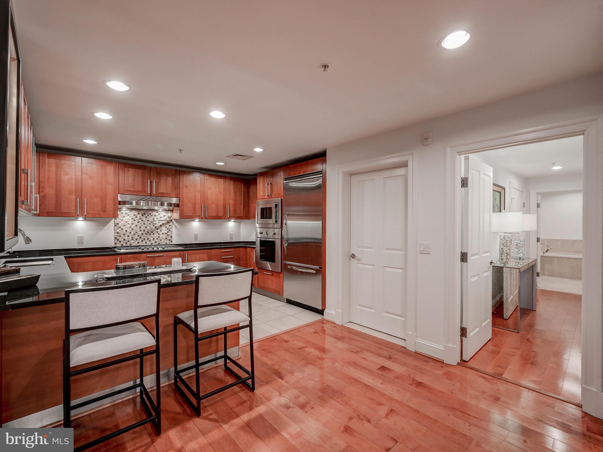 THE RITZ-CARLTON RESIDENCES - Residential Lease