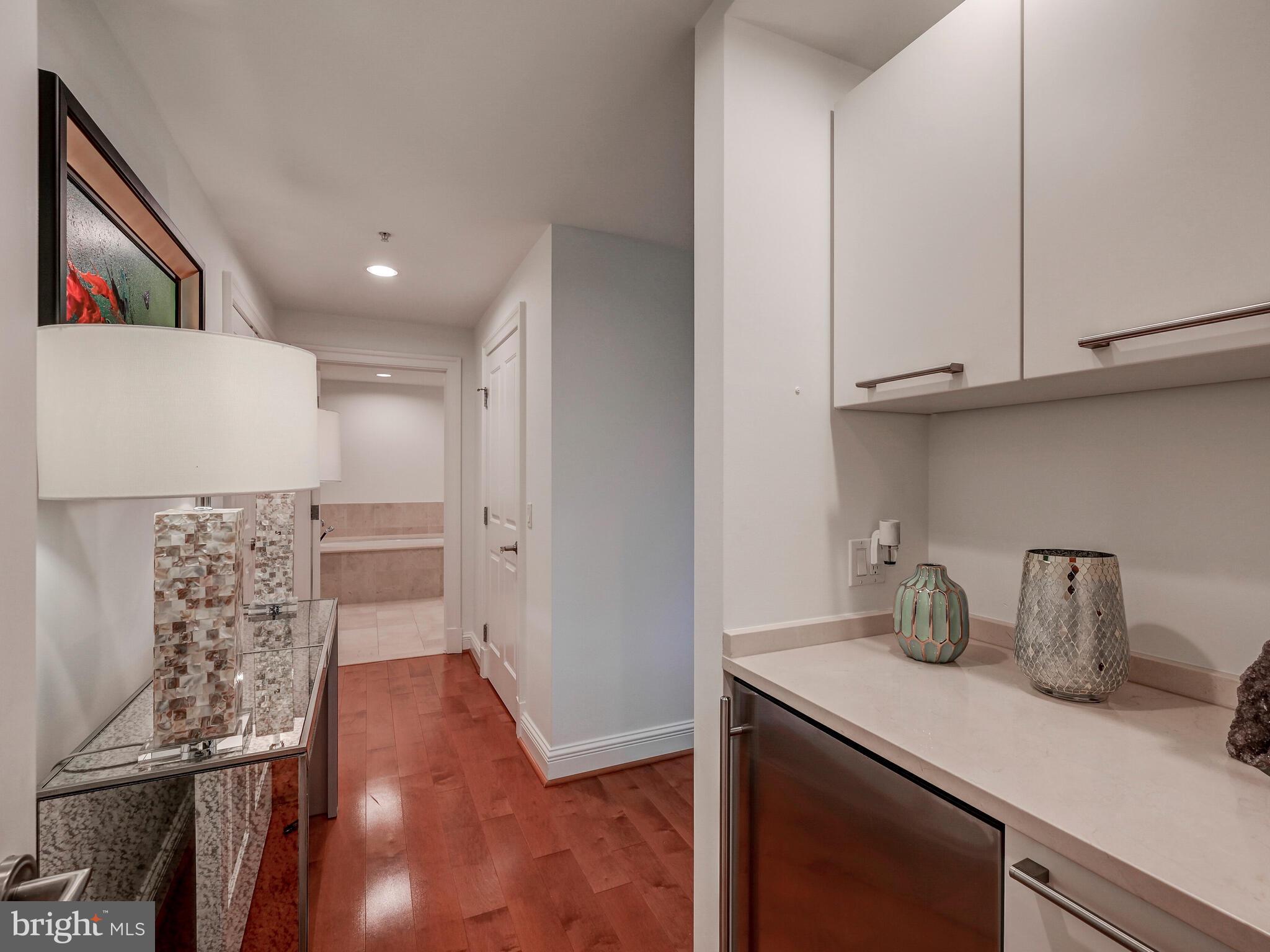 THE RITZ-CARLTON RESIDENCES - Residential Lease