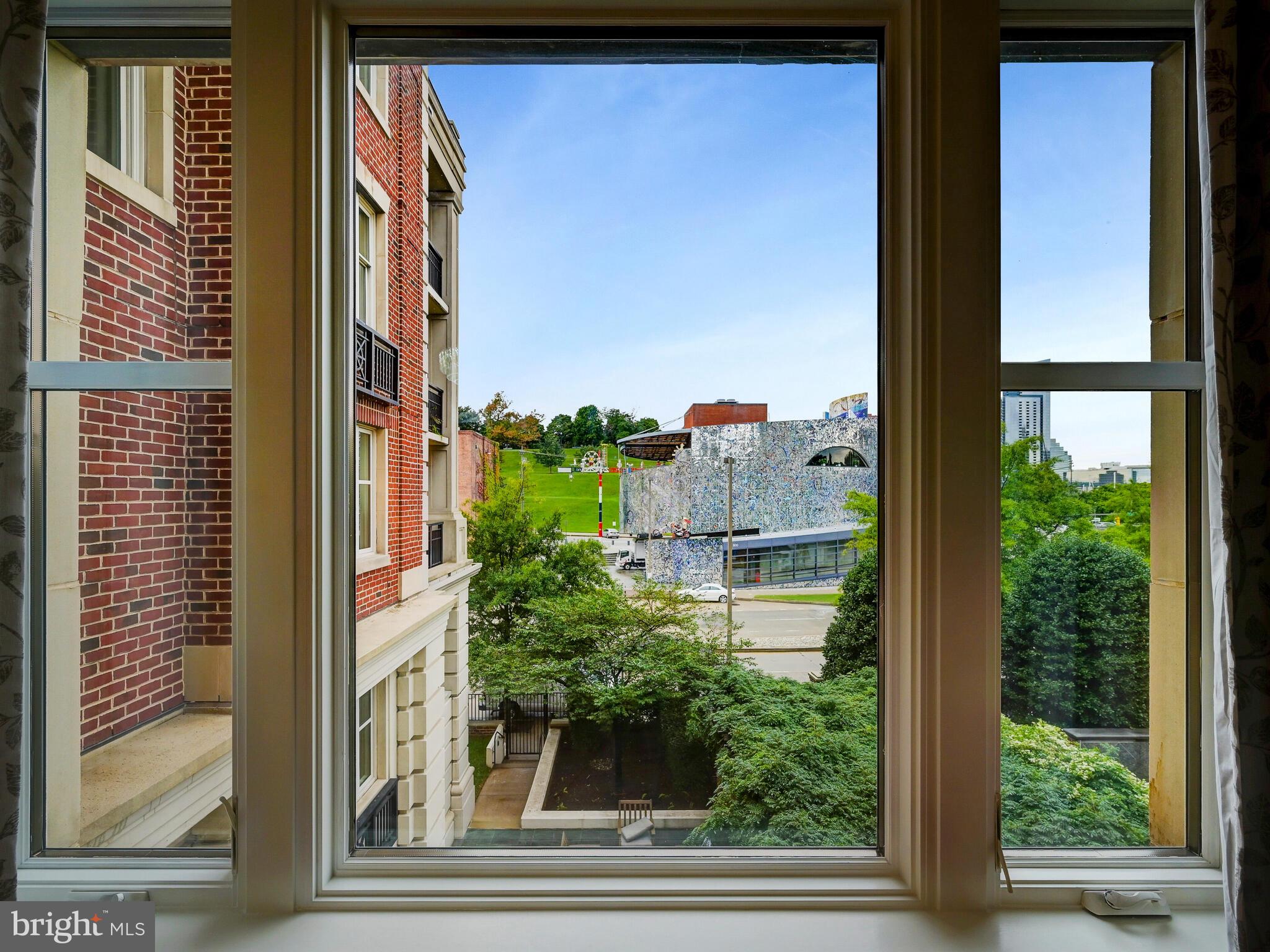 THE RITZ-CARLTON RESIDENCES - Residential Lease