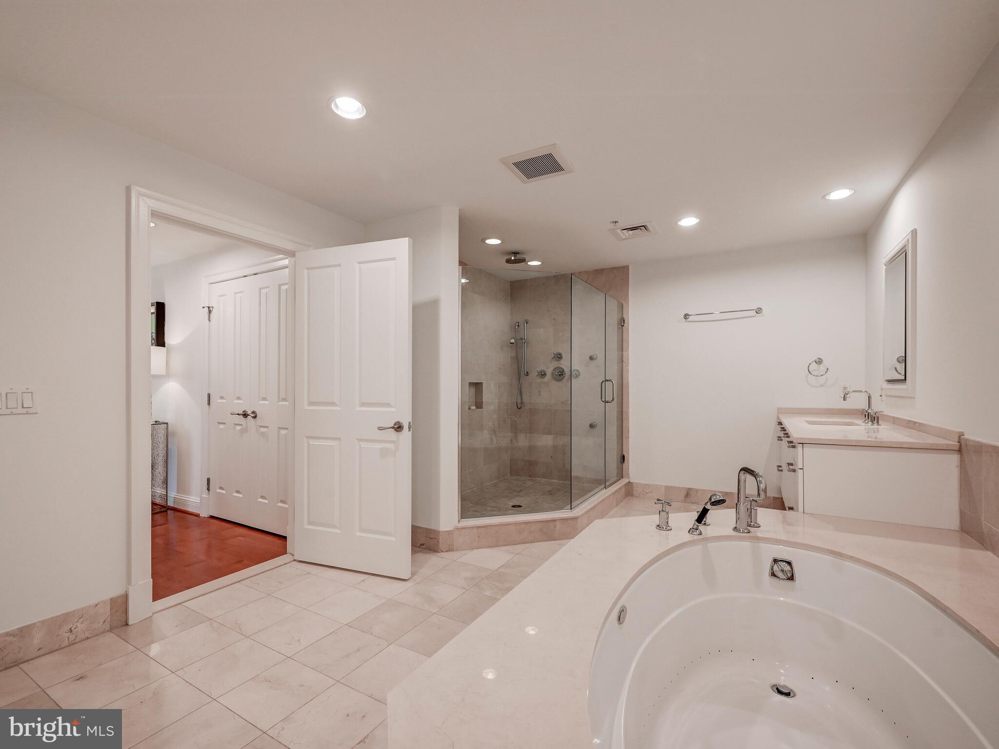 THE RITZ-CARLTON RESIDENCES - Residential Lease