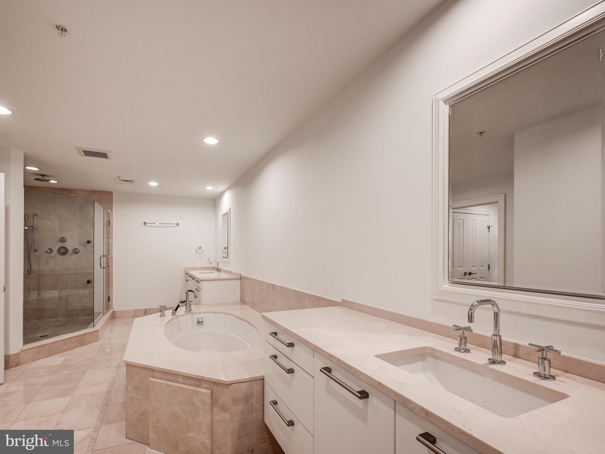 THE RITZ-CARLTON RESIDENCES - Residential Lease