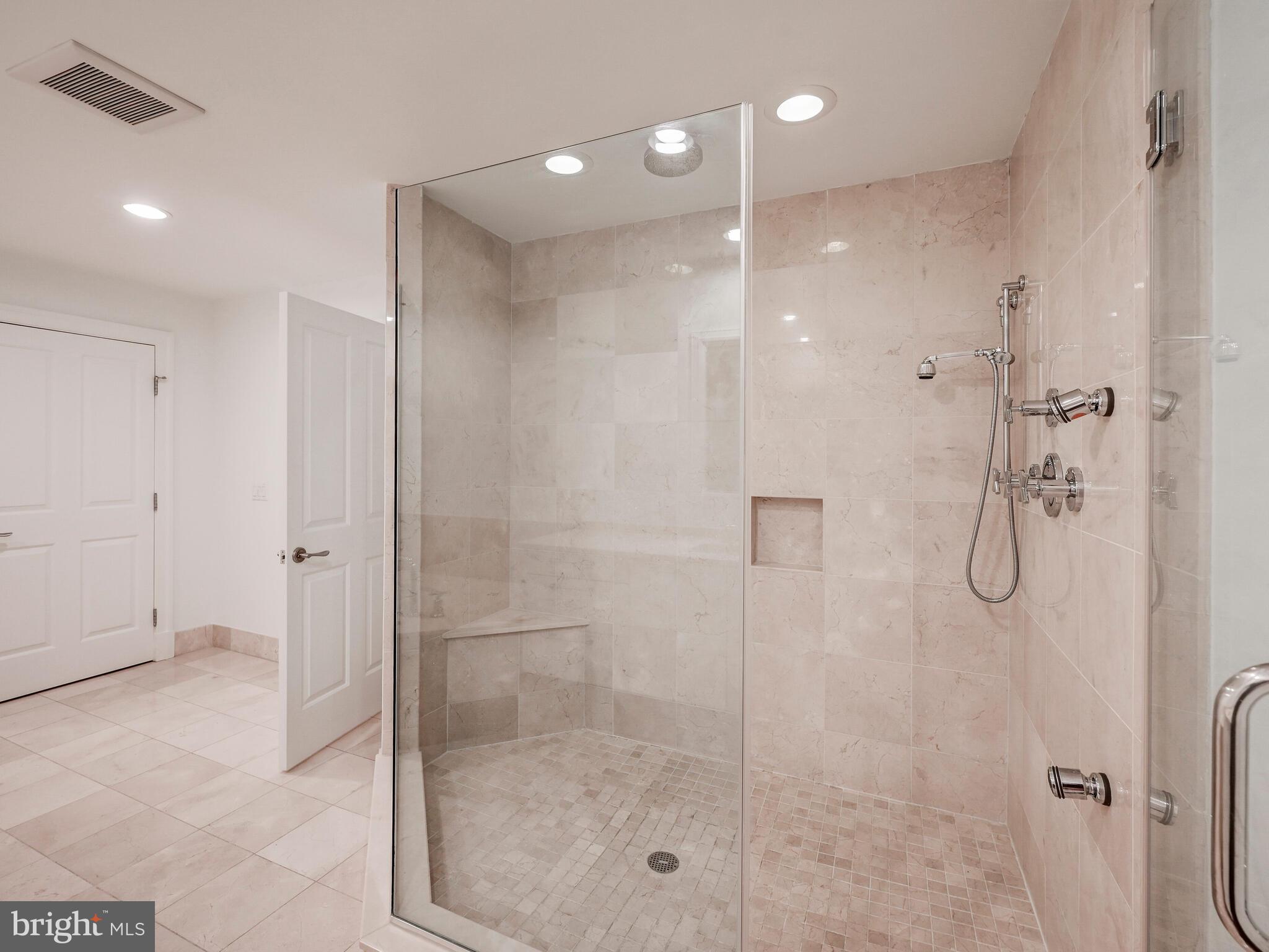 THE RITZ-CARLTON RESIDENCES - Residential Lease