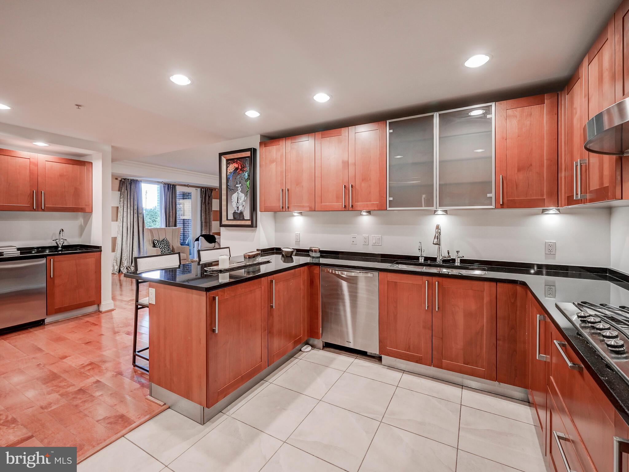 THE RITZ-CARLTON RESIDENCES - Residential Lease