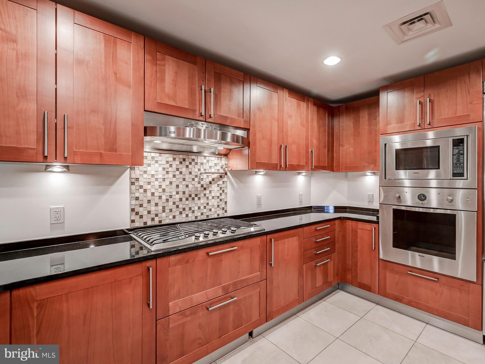 THE RITZ-CARLTON RESIDENCES - Residential Lease