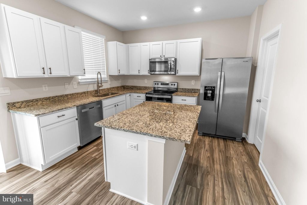 Photo of 262 Aylesbury Lane, MARTINSBURG, WV 25403 (MLS # WVBE2044858)