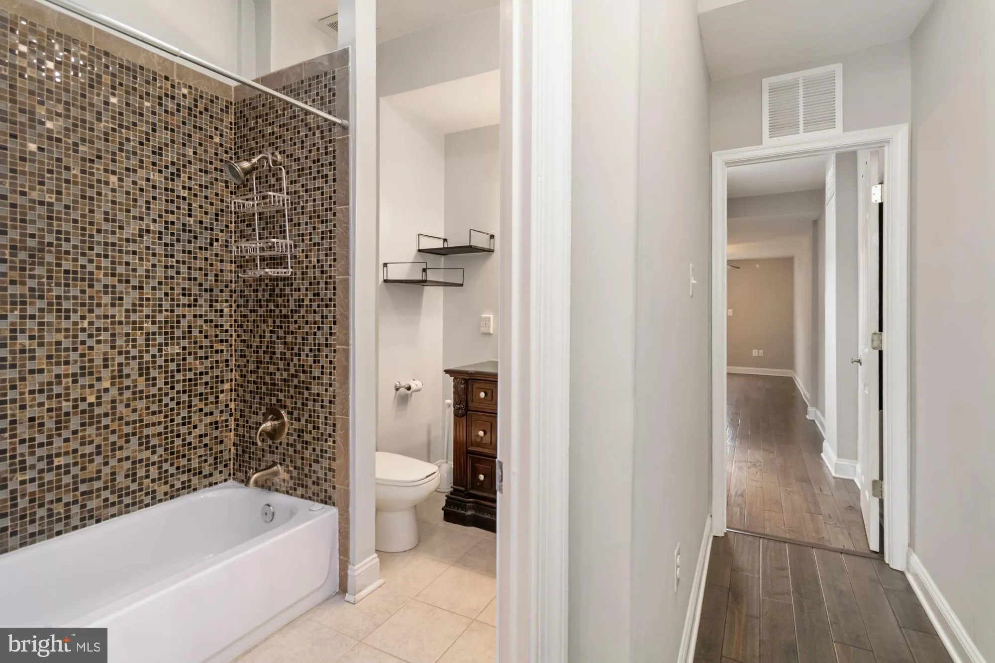 Baltimore, Maryland 21230, United States, 3 Bedrooms Bedrooms, ,4 BathroomsBathrooms,Residential,Active,88973