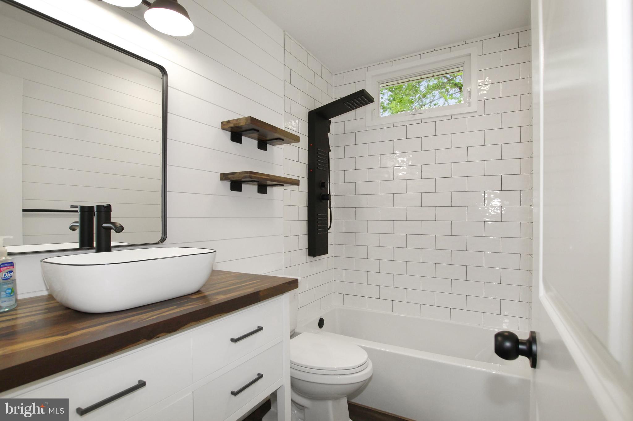 MOSS HILL ACRES - Residential