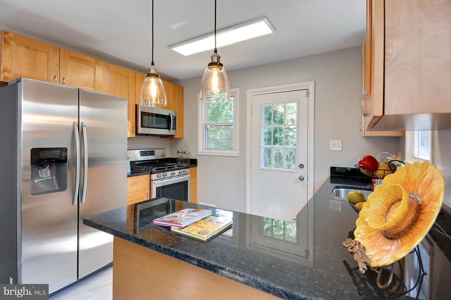 Open house Sunday 3/31/19, 1-4pm. Alarm in the house! beautiful big house with 5 bedrms and 3 bathrooms. beautiful 3 levels house near national harbor, MGM,outlet and DC. updated kitchen with granite counter top, new appliances, new AC and Heat, hardwood floor, updated baths and so much more. owner licensed realtor