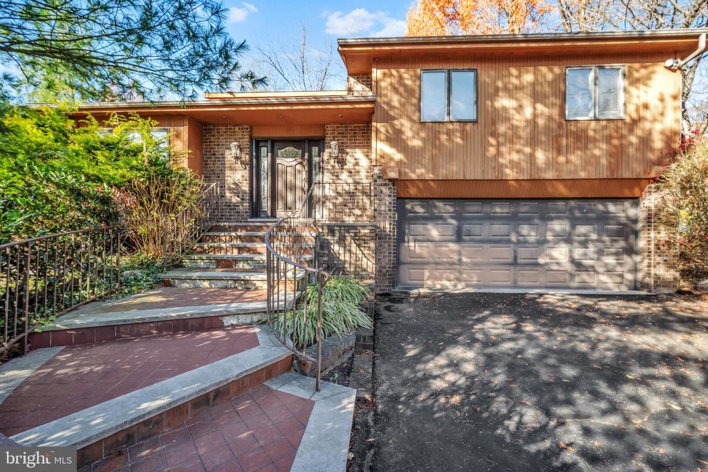 Photo of 16 S Kings Oak Lane, PHILADELPHIA, PA 19115 (MLS # PAPH2562820)