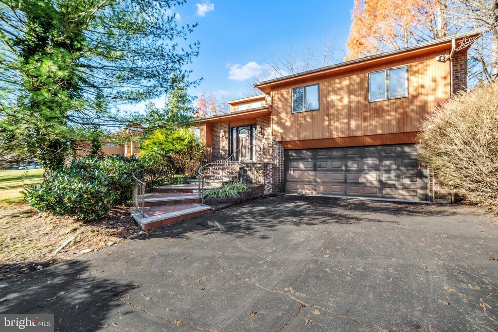 Photo of 16 S Kings Oak Lane, PHILADELPHIA, PA 19115 (MLS # PAPH2562820)