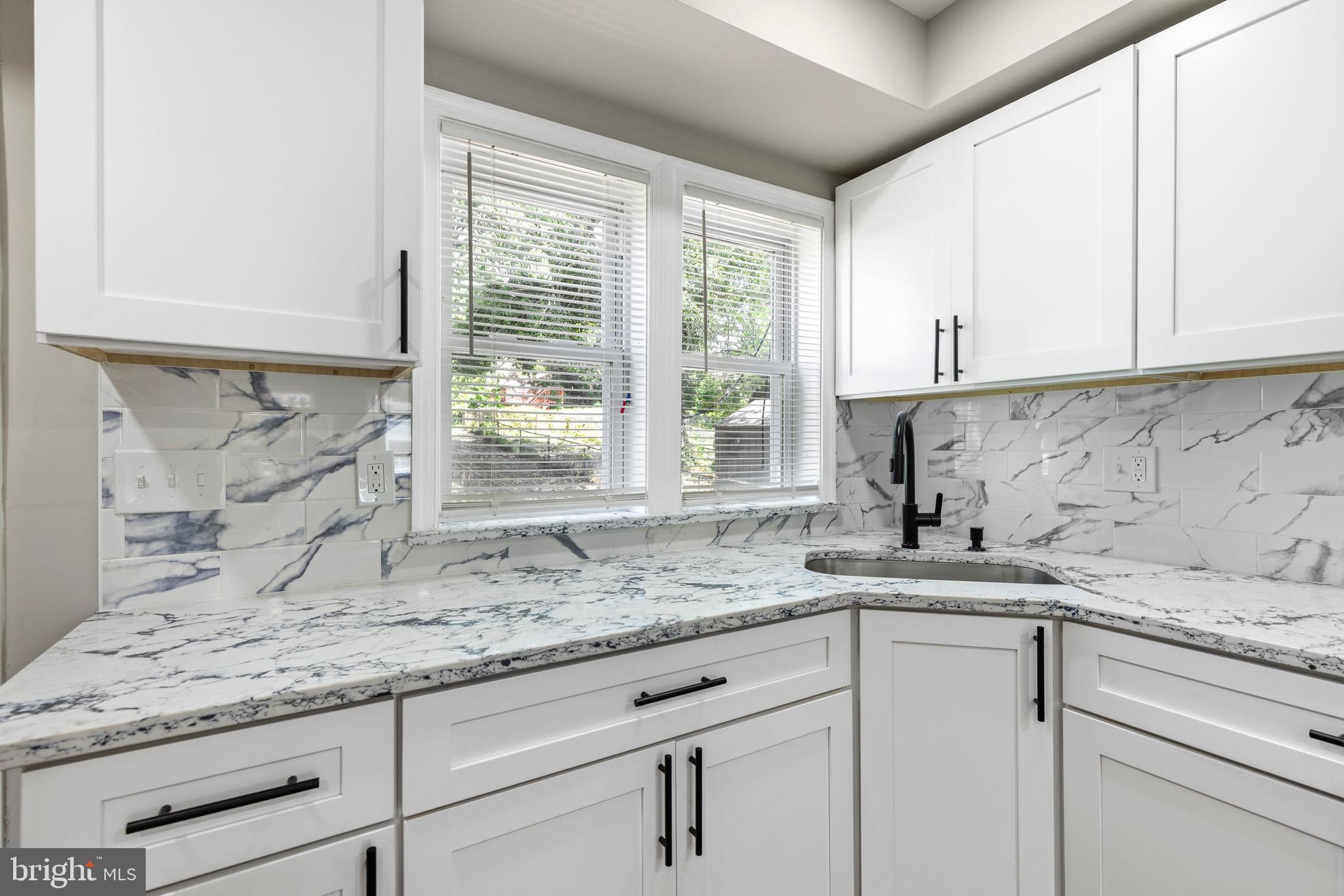 ALBEMARLE SQUARE - Residential