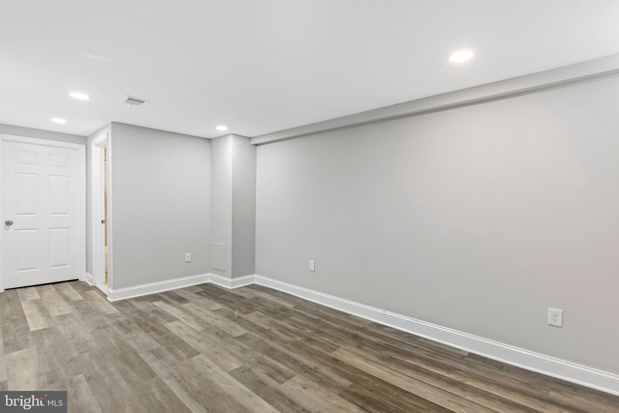 ALBEMARLE SQUARE - Residential