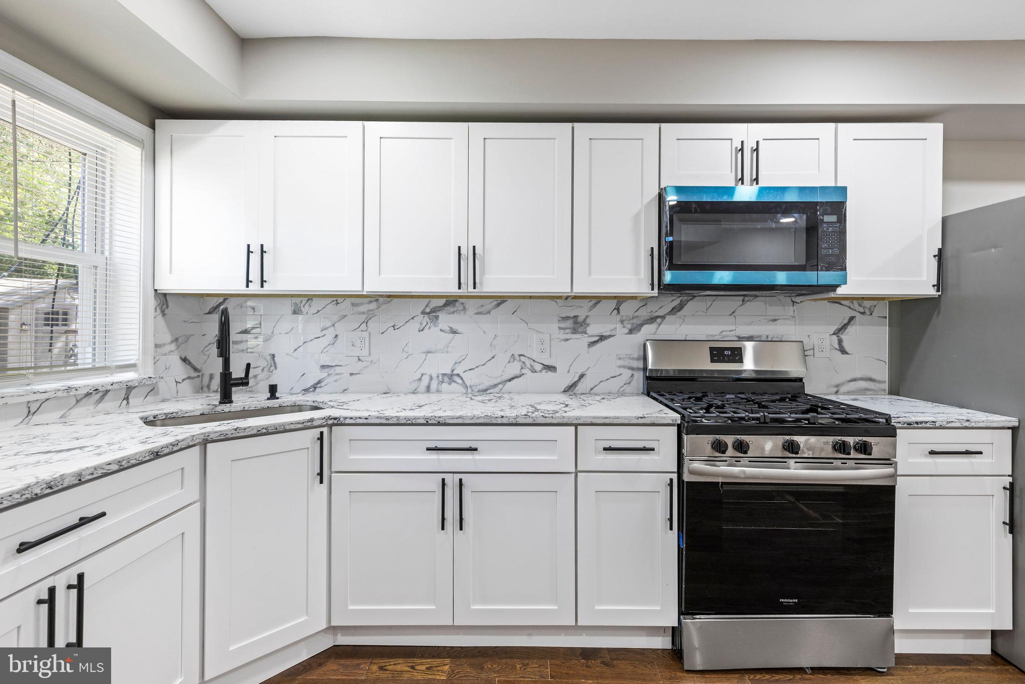 ALBEMARLE SQUARE - Residential