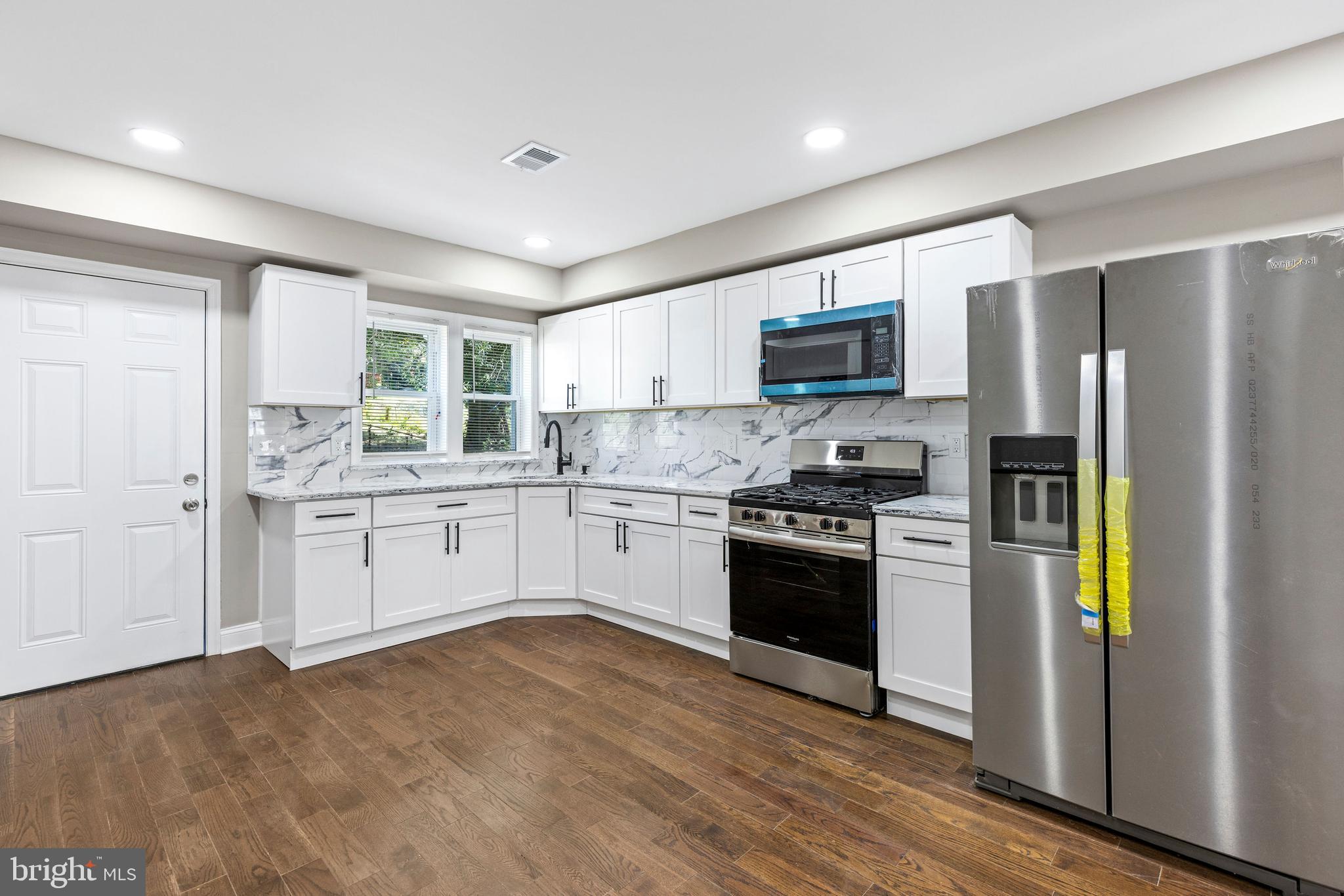 ALBEMARLE SQUARE - Residential