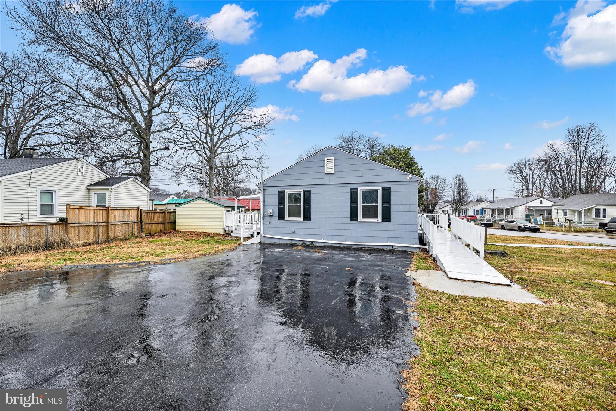 EDGEWATER - Residential