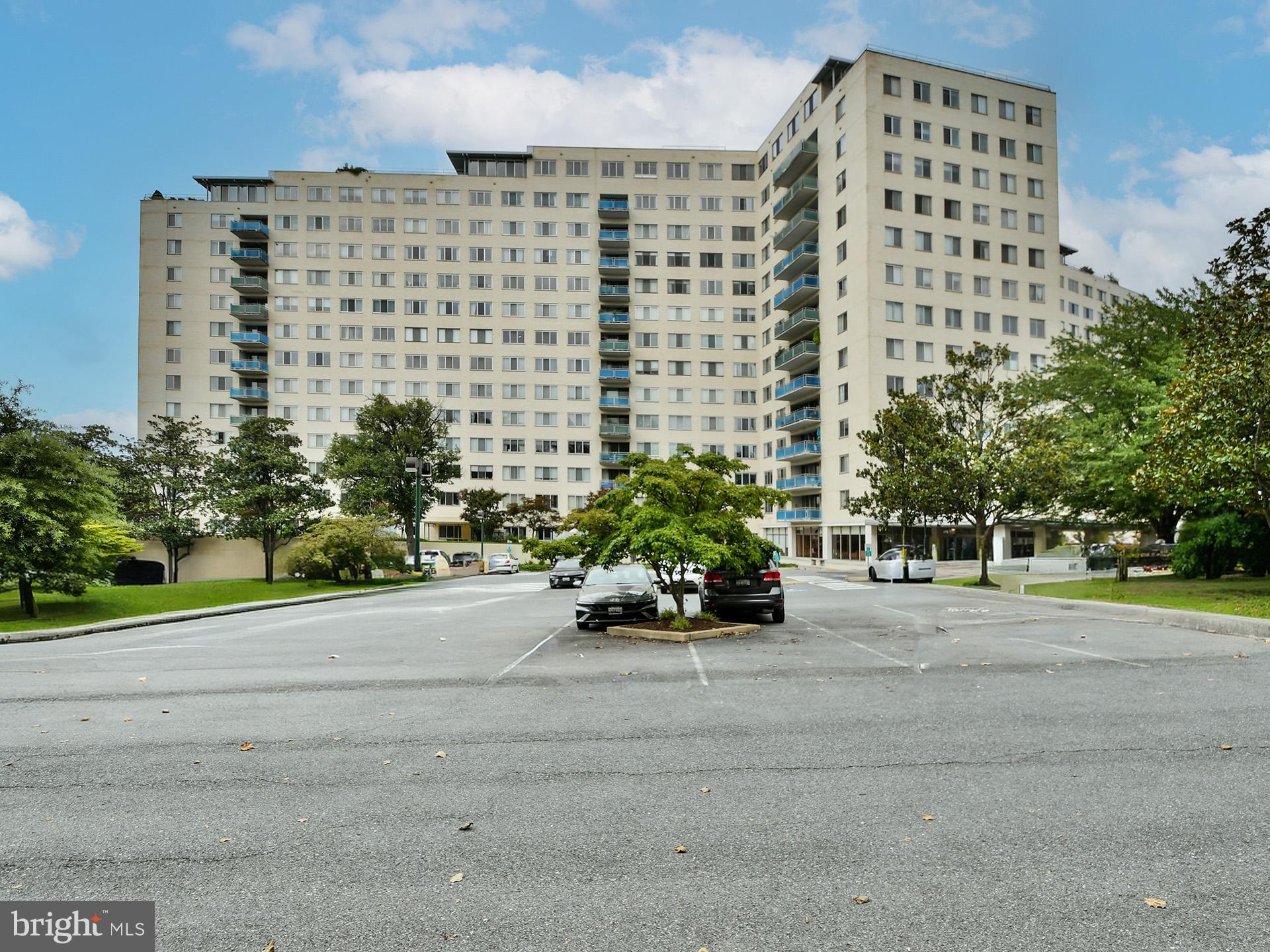 One-bedroom, one-bath condo. Wood floors and updated kitchen. Plumbing issue under kitchen sink. Condo fee includes all utilities. AS-IS sale.
Property is eligible under the First Look period: only owner-occupant offers will be reviewed during the first 30 days on market. Investor offers may be submitted but will not be reviewed until the First Look period expires.
All information is believed to be accurate but not guaranteed.