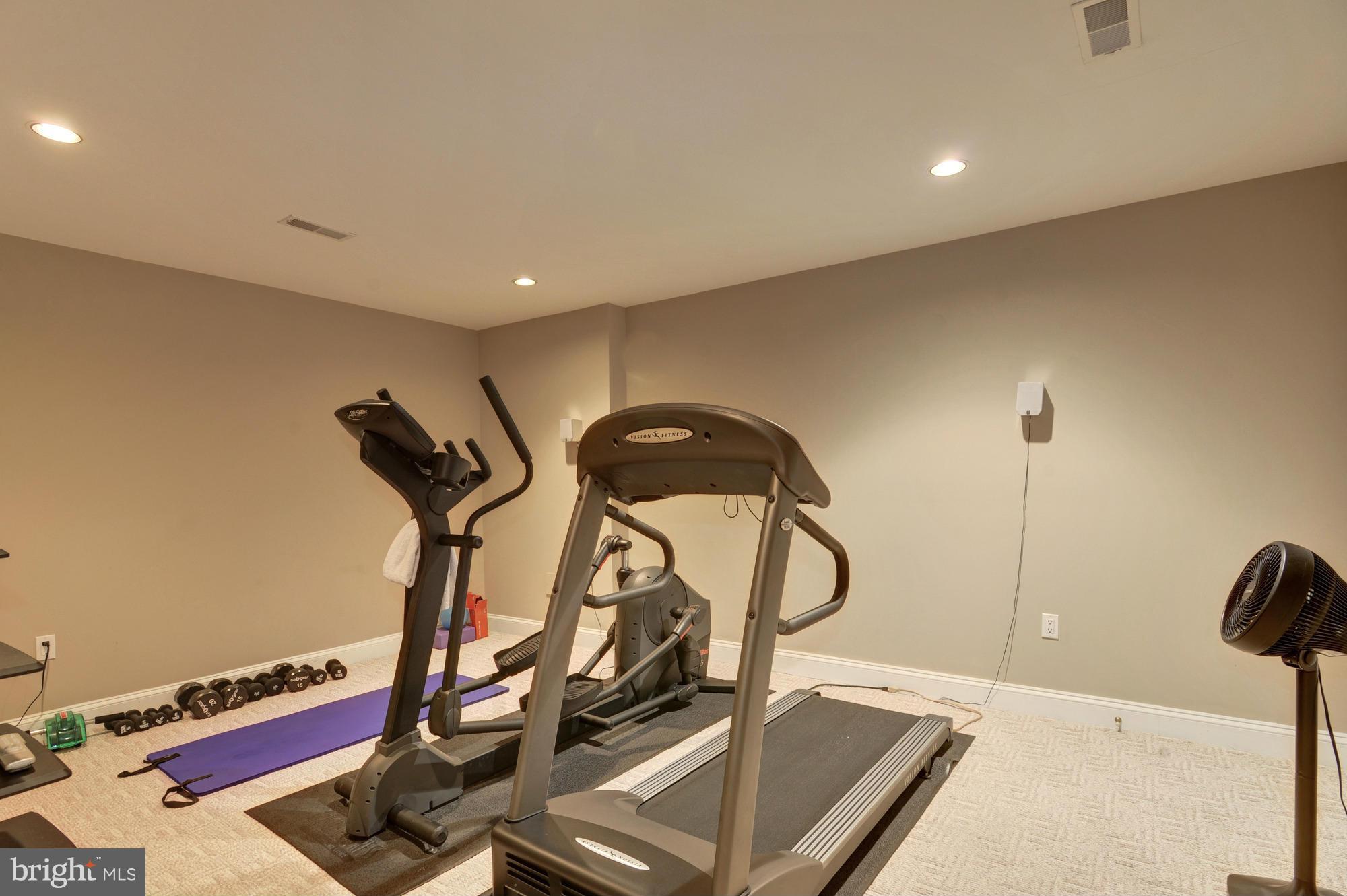 POTOMAC OUTSIDE - Residential