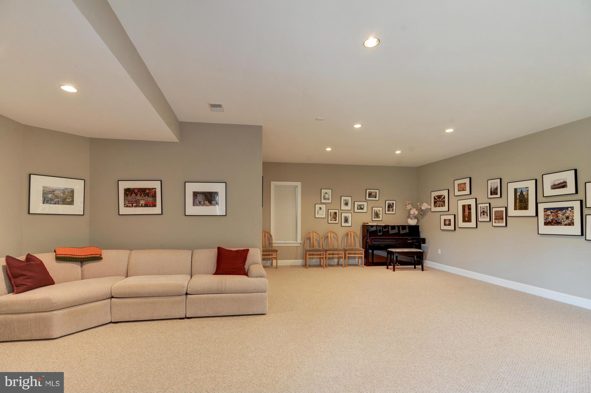 POTOMAC OUTSIDE - Residential