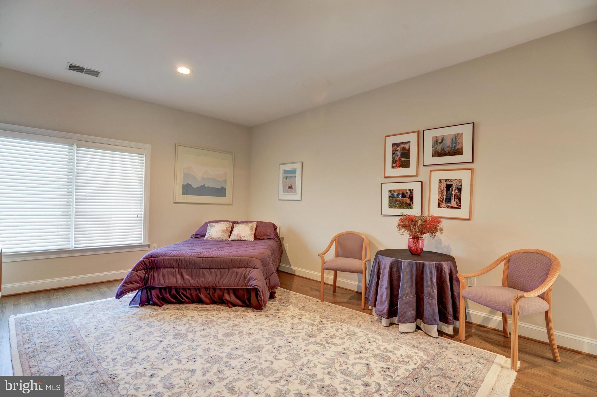 POTOMAC OUTSIDE - Residential