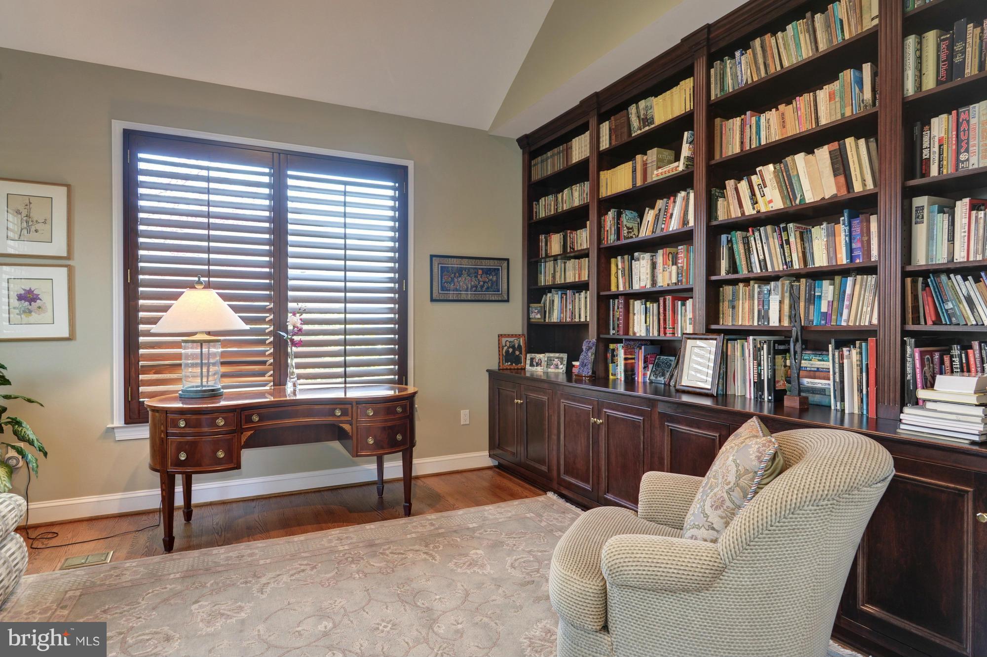 POTOMAC OUTSIDE - Residential