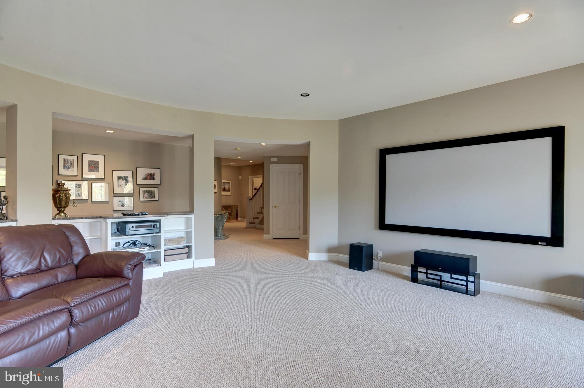 POTOMAC OUTSIDE - Residential