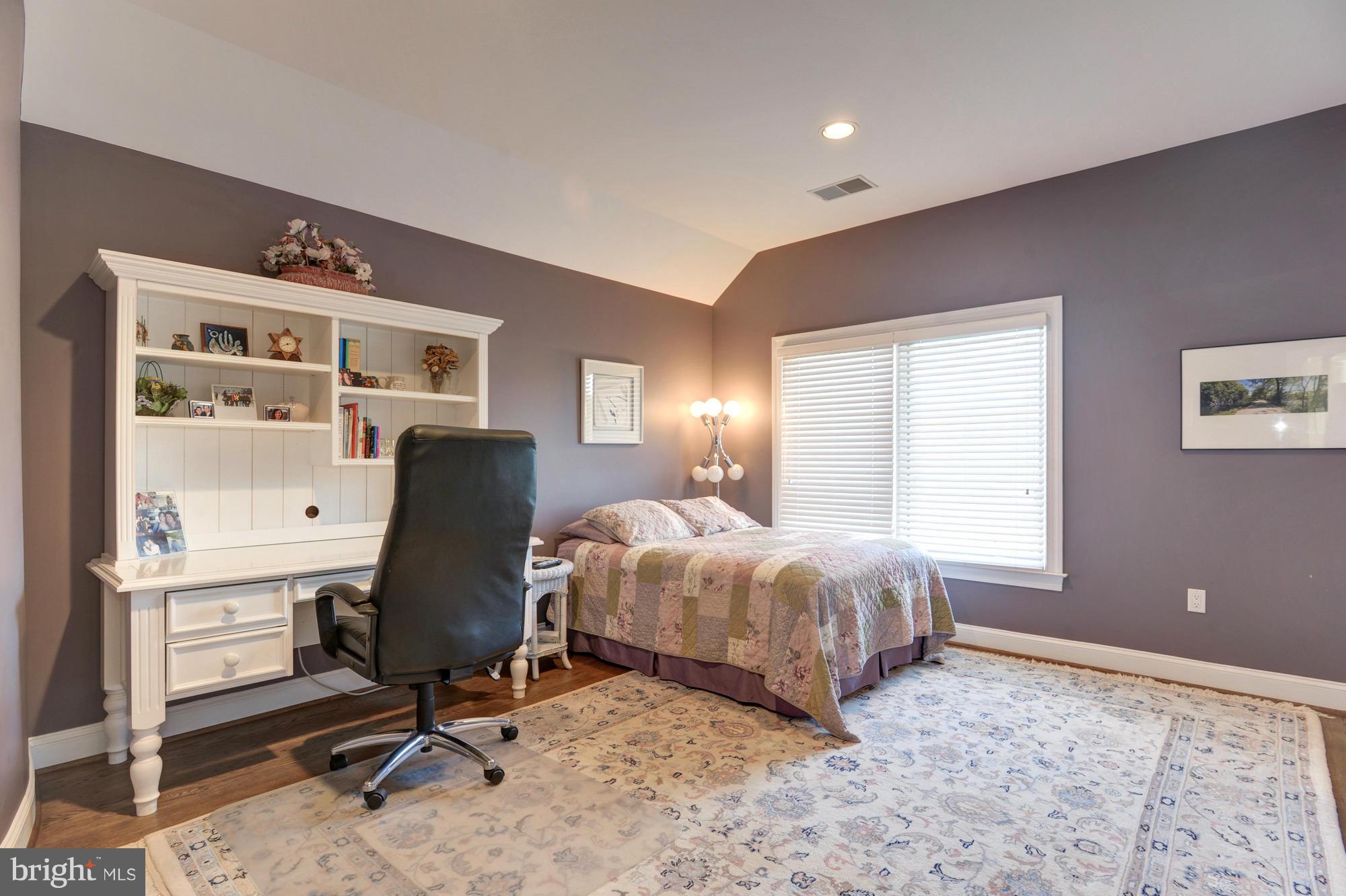 POTOMAC OUTSIDE - Residential