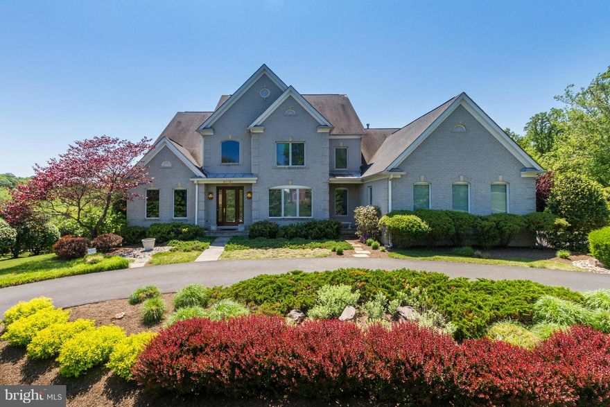 A really special offering on a cherry tree lined street..wonderful, big, open floor plan w/great natural light.  Many custom details starting w/front stairway bannister, butler's pantry, library built-ins & more.  Perfect home for entertaining or casual family living. Lg Mstr Suite w/double walk-in closets, MBA w/soaking tub/shower.  Oversized 2ndary bedrooms. HUGE daylight, w/o lwr lvl. Churchill