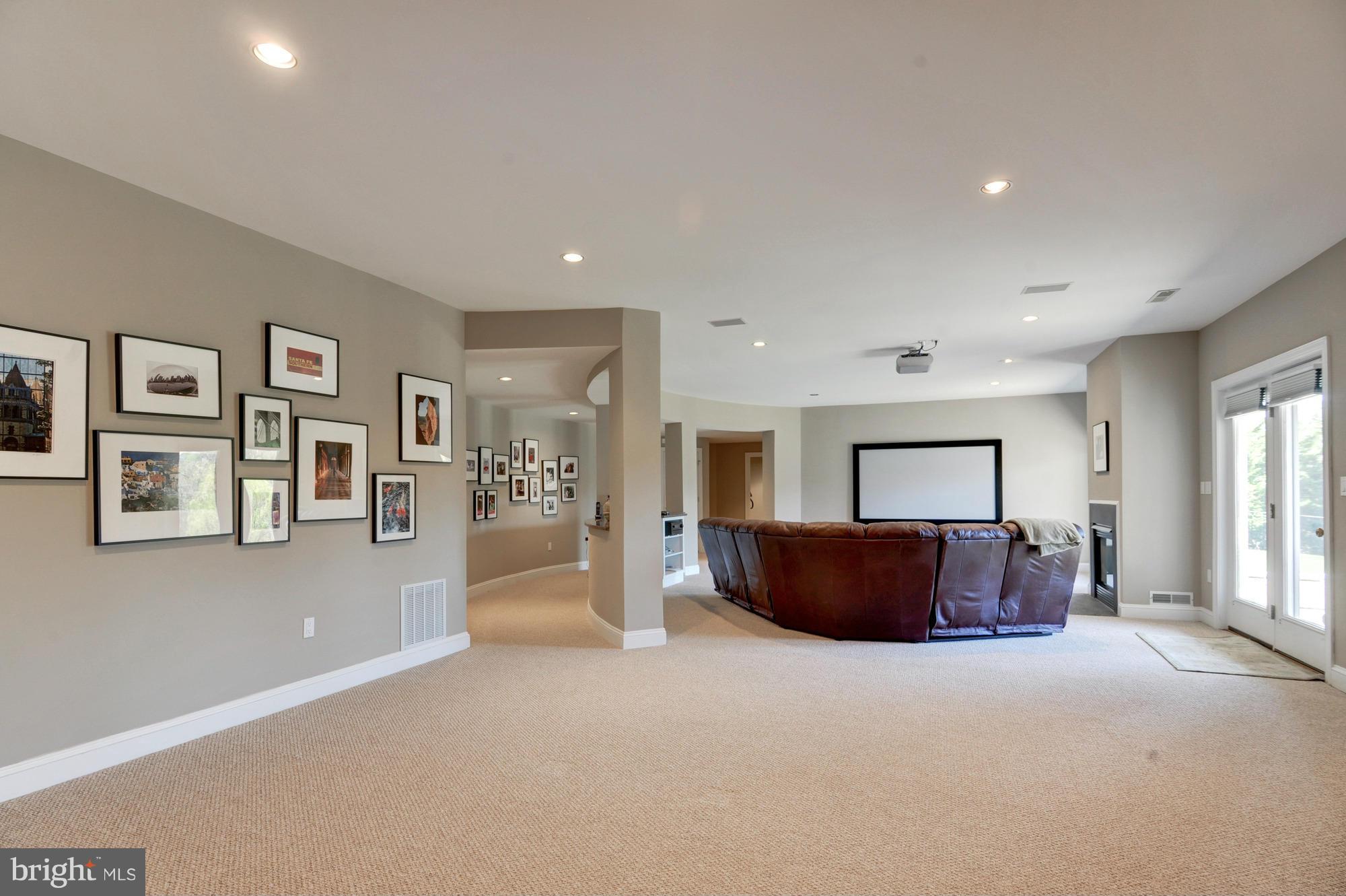 POTOMAC OUTSIDE - Residential