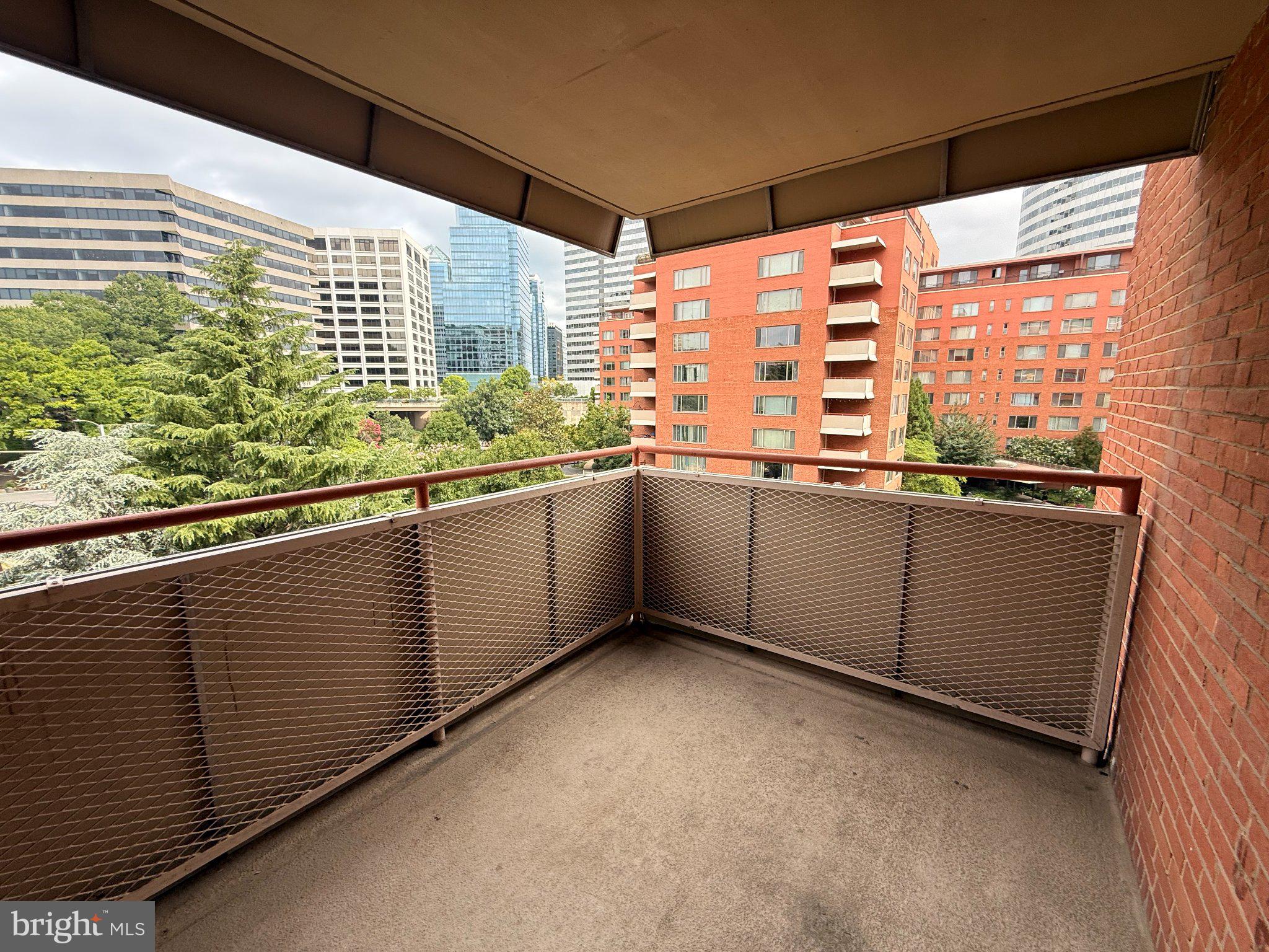 1111 ARLINGTON BOULEVARD 519
