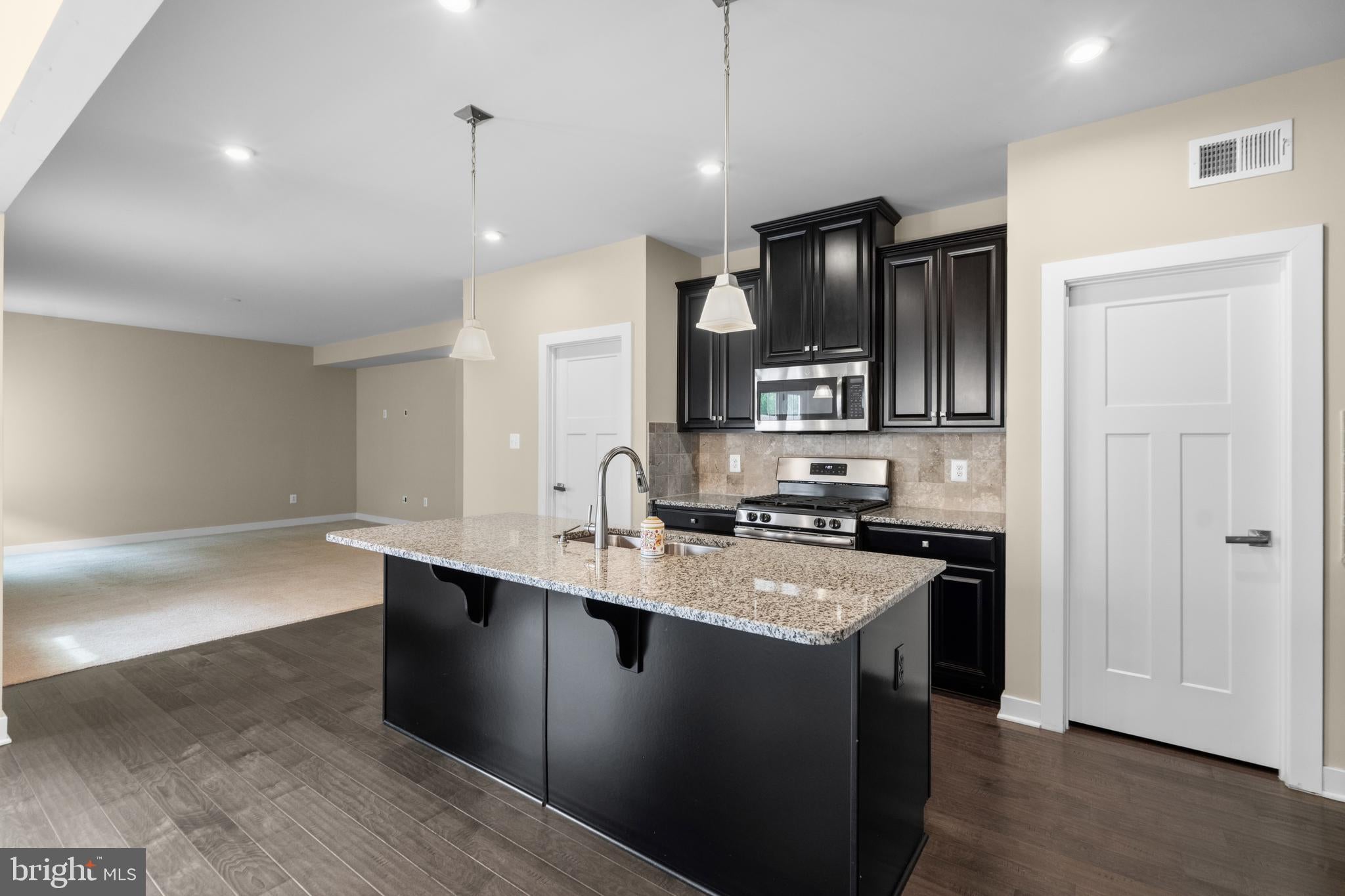112 FRINGETREE COURT