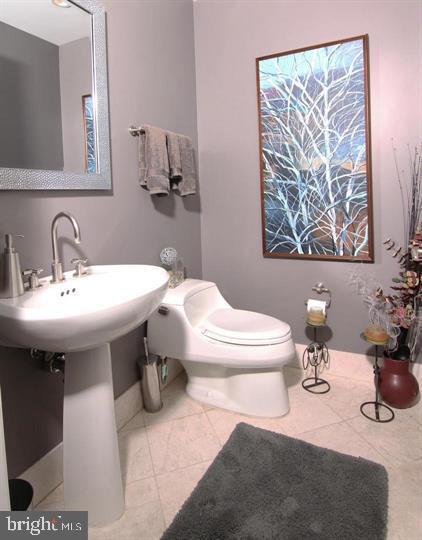 TURNBERRY TOWER - Residential Lease