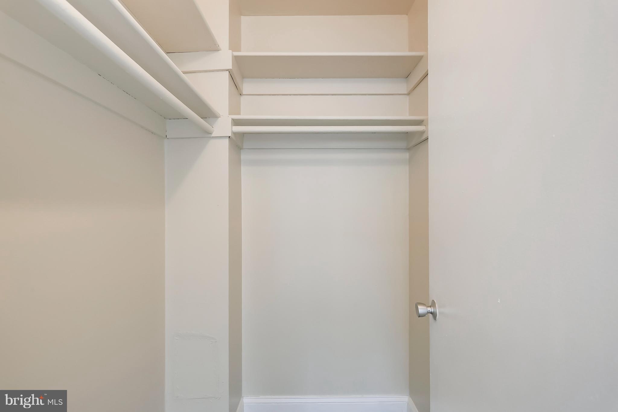 PINEWAY TOWERS - Residential