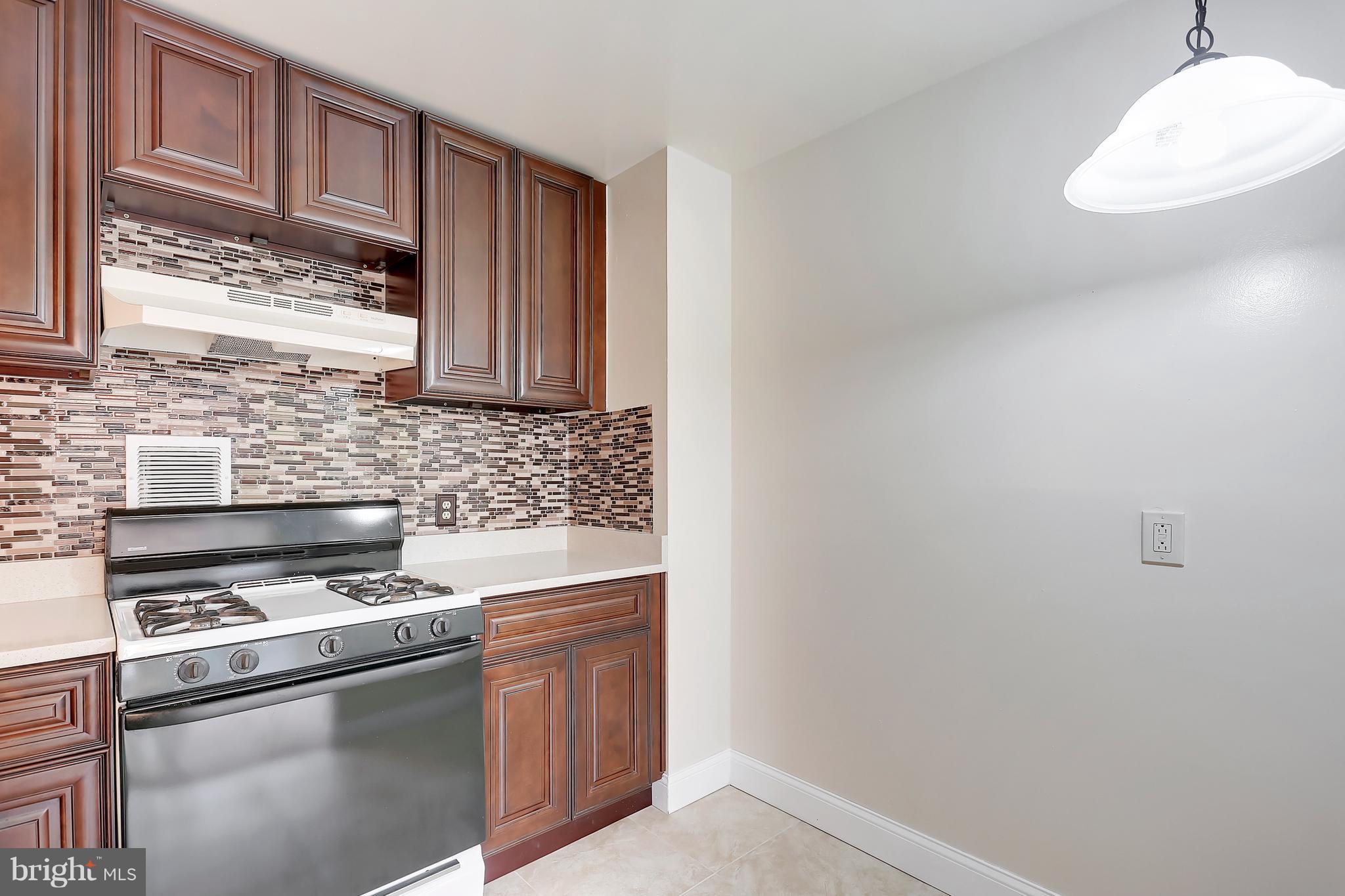 PINEWAY TOWERS - Residential