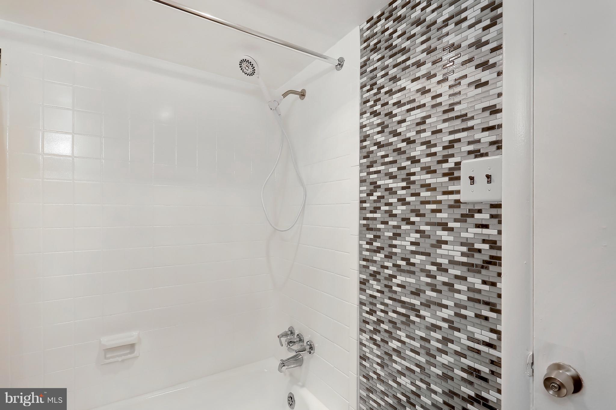 PINEWAY TOWERS - Residential