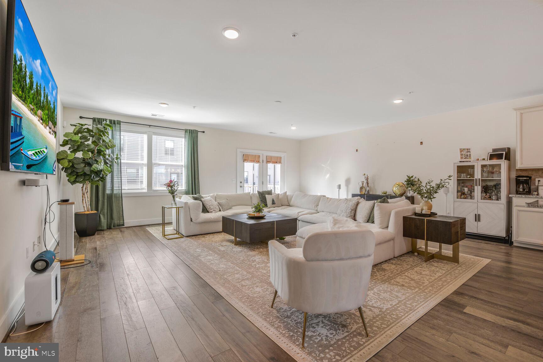 44878 TIVERTON SQUARE
