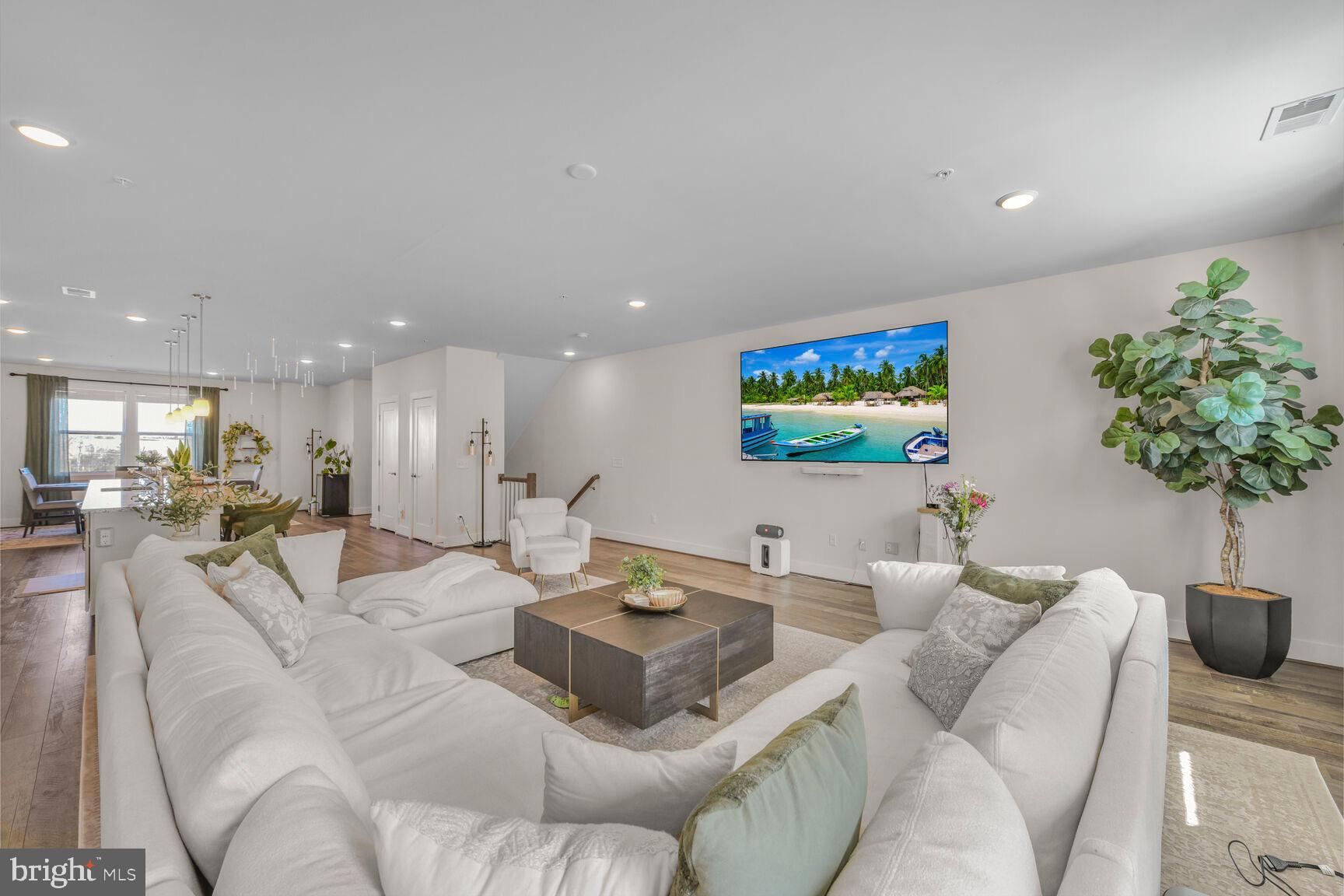 44878 TIVERTON SQUARE